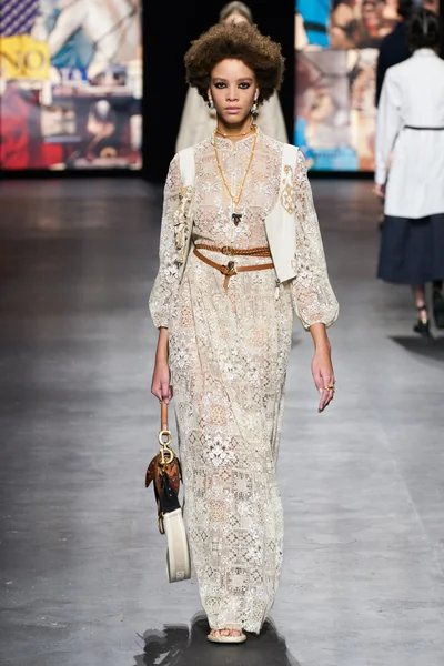 Look 63